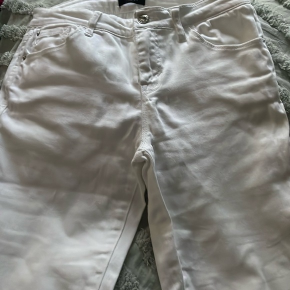 Kensie Women's White Ankle & Cropped Jeans - Picture 1 of 6